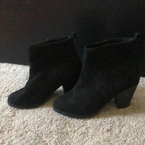 Black heeled boots